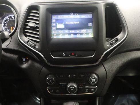 Certified 2020 Jeep Cherokee Latitude Plus AWD/4WD image 15