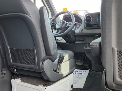 Used 2023 Mercedes-Benz Sprinter 2500 image 19