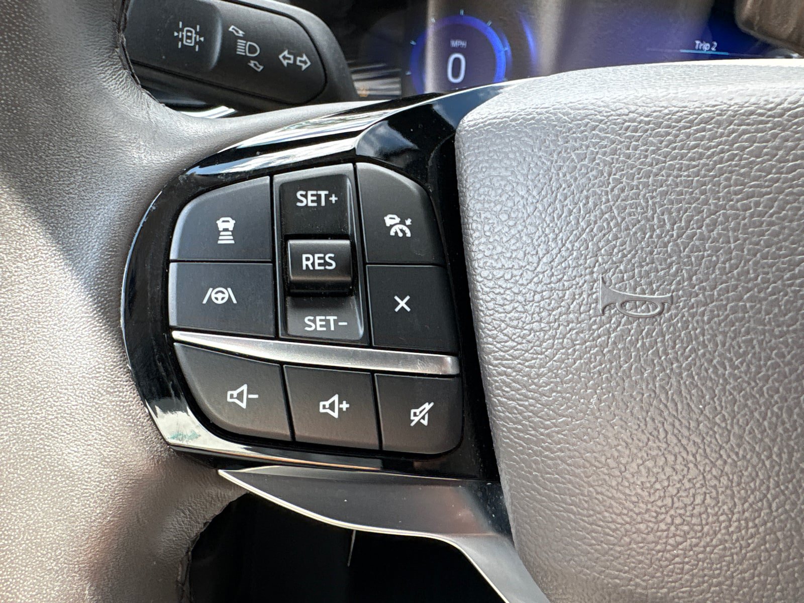Used 2023 Ford Explorer Platinum w/ Technology Package AWD/4WD image 18