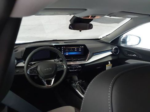 New 2026 Chevrolet Trax LT w/ Driver Confidence Package FWD image 5