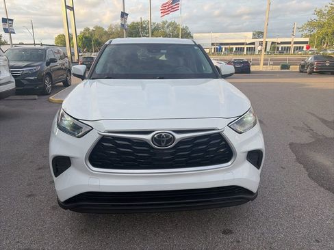 Used 2021 Toyota Highlander L image 3