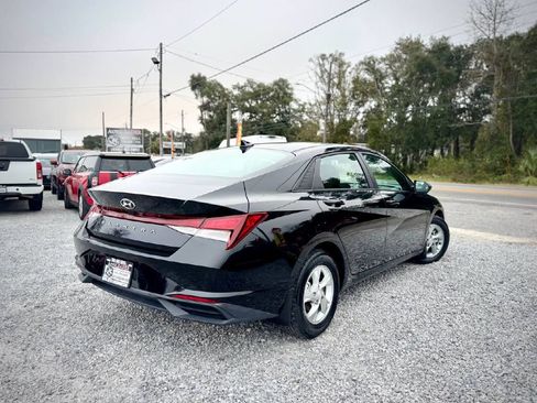 Used 2021 Hyundai Elantra SE image 4