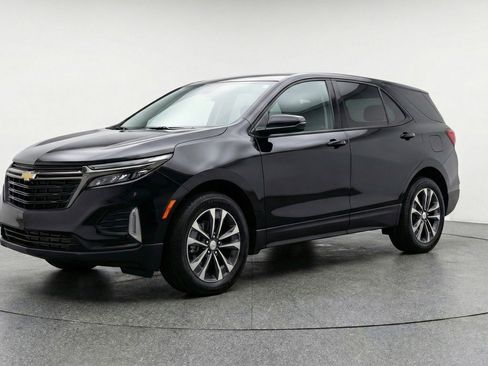 Used 2025 Chevrolet Equinox LT image 3