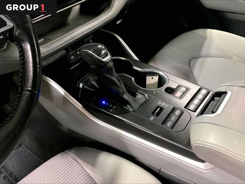 Certified 2021 Toyota Highlander LE AWD/4WD image 17