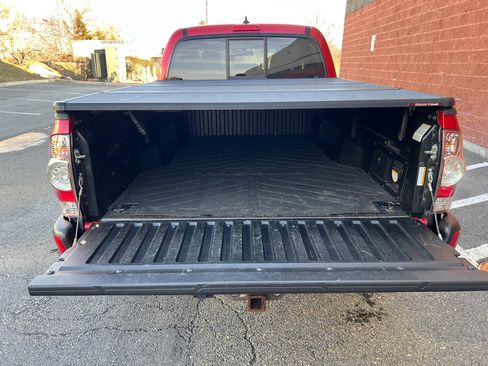 Used 2015 Toyota Tacoma 4x4 Double Cab w/ TRD Sport Package image 9