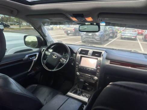 Used 2017 Lexus GX 460 Premium AWD/4WD image 8