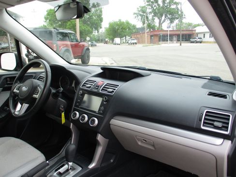 Used 2018 Subaru Forester 2.5i w/ Alloy Wheel Package AWD/4WD image 29