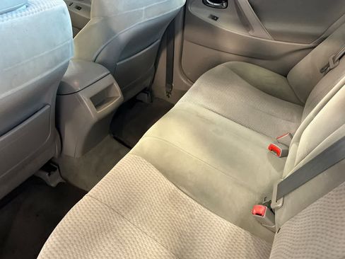 Used 2011 Toyota Camry LE w/ LE Extra-Value Pkg FWD image 5