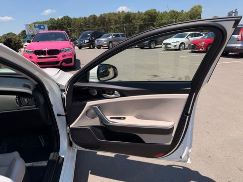 Used 2019 Kia Stinger Premium RWD image 30