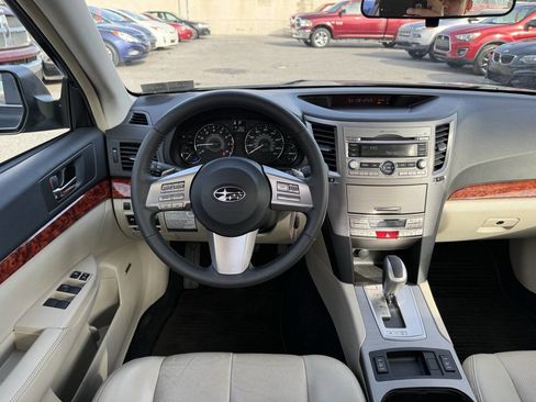 Used 2010 Subaru Legacy 2.5i Limited image 9