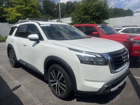 Certified 2025 Nissan Pathfinder Platinum w/ Cargo Package AWD/4WD image 5