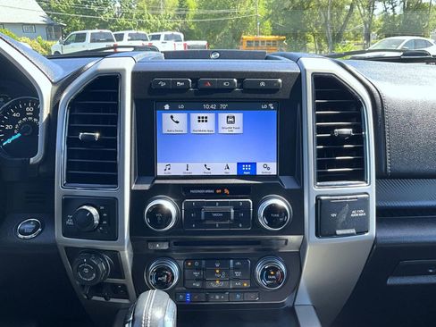 Used 2018 Ford F150 Lariat w/ Equipment Group 502A Luxury AWD/4WD image 15