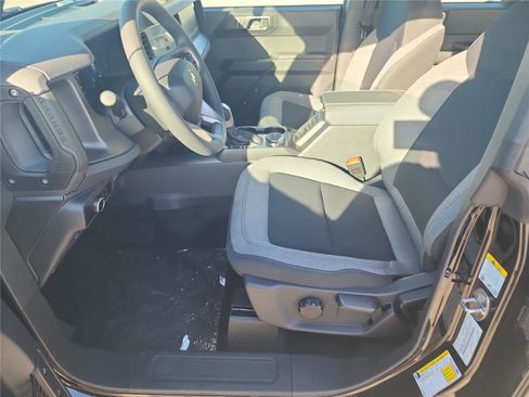 New 2025 Ford Bronco 4-Door image 12