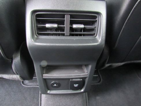 Used 2024 Ford Edge Titanium image 32