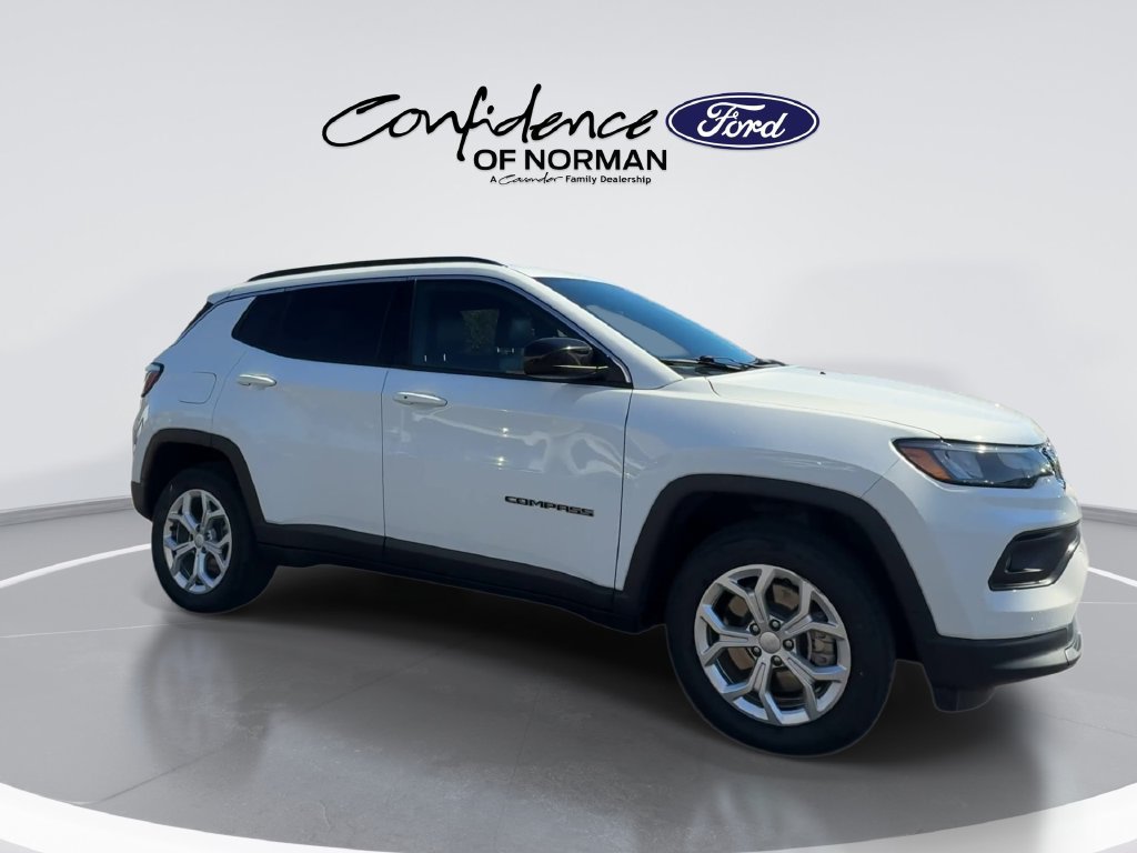 Used 2024 Jeep Compass Latitude AWD/4WD image 12