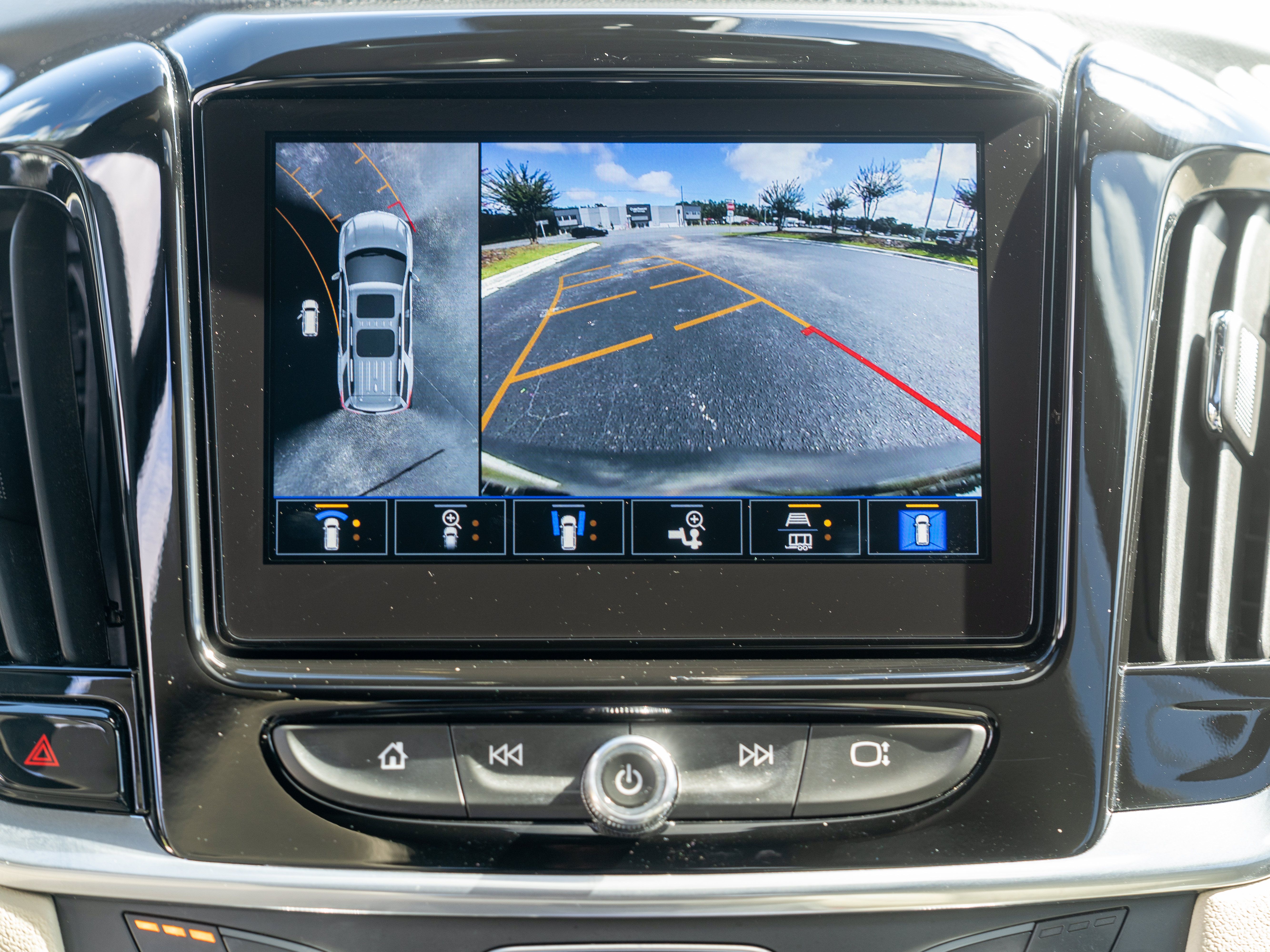 Used 2022 Chevrolet Traverse Premier w/ LPO, Floor Liner Package FWD image 32