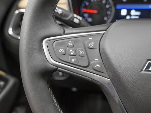 Used 2023 Chevrolet Equinox Premier image 19