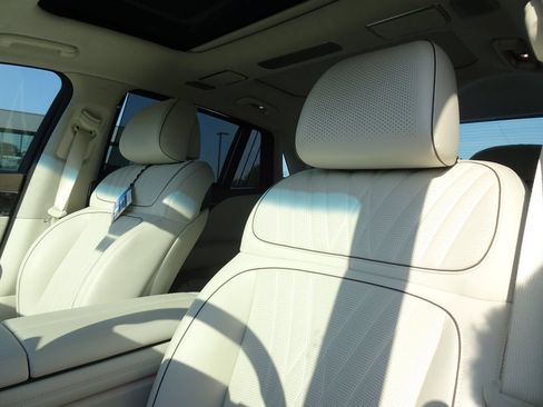 Used 2025 Genesis G90 3.5T AWD/4WD image 12