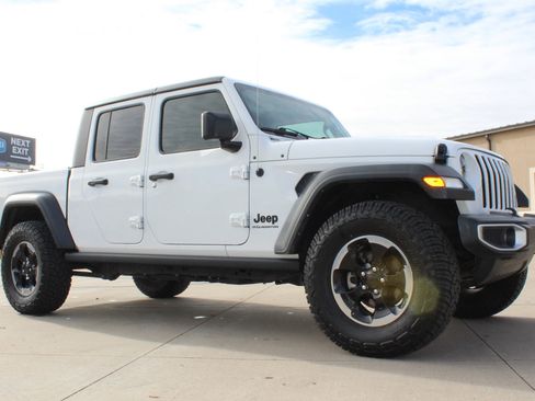 Used 2023 Jeep Gladiator Sport image 15