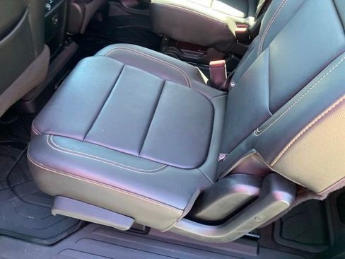 Used 2020 Chevrolet Traverse LT AWD/4WD image 23