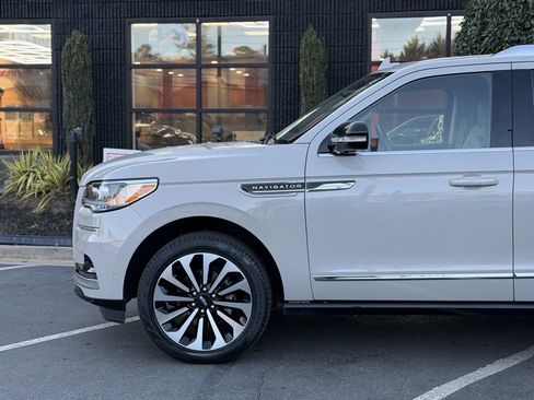 Used 2022 Lincoln Navigator Reserve image 10