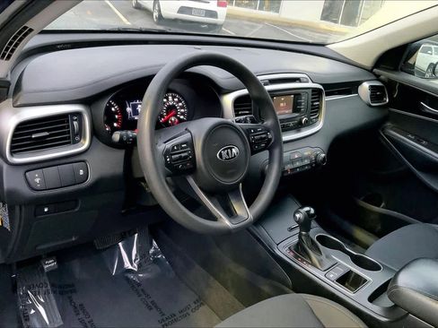 Used 2016 Kia Sorento LX image 16