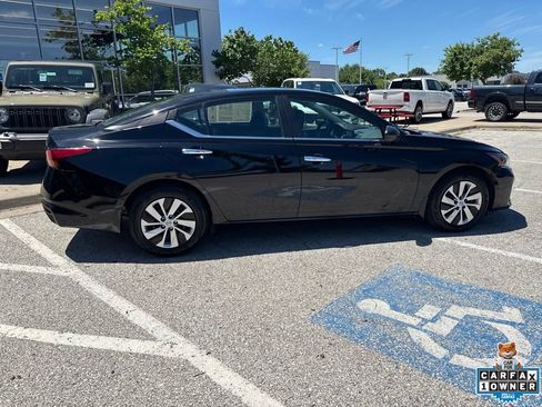 Used 2024 Nissan Altima 2.5 S FWD image 30