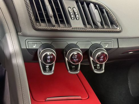 Used 2018 Audi R8 V10 RWD image 20