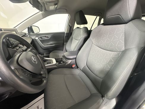 Used 2021 Toyota RAV4 XLE image 9