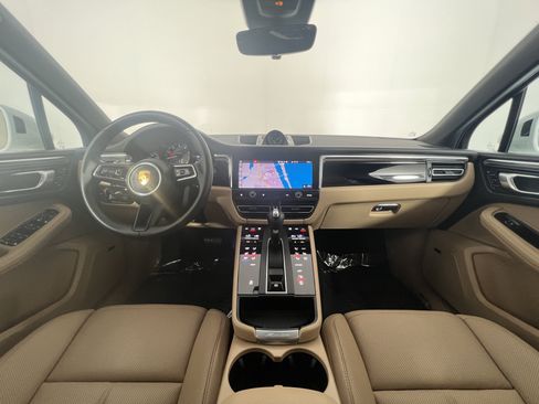 Certified 2026 Porsche Macan AWD/4WD image 13