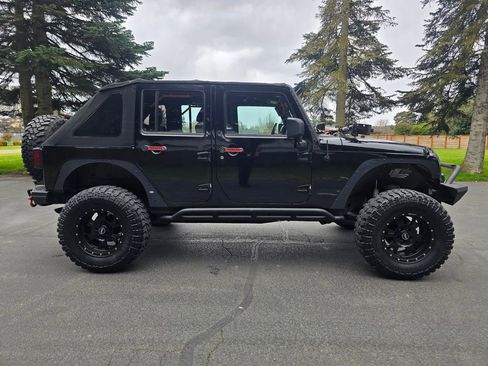 Used 2012 Jeep Wrangler Unlimited Sport w/ Connectivity Group image 7