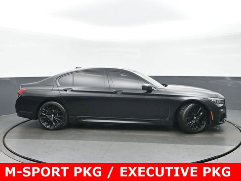 Used 2022 BMW 750i xDrive w/ Executive Package image 2
