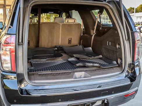 Used 2021 Chevrolet Suburban LT image 10