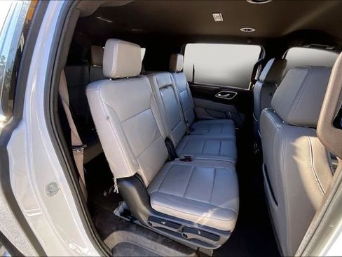Used 2024 Chevrolet Suburban LT image 17