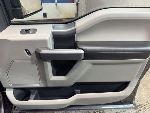 Used 2017 Ford F150 XLT w/ Equipment Group 302A Luxury image 18