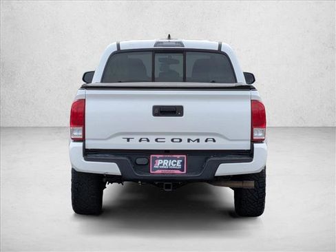 Used 2017 Toyota Tacoma SR image 6
