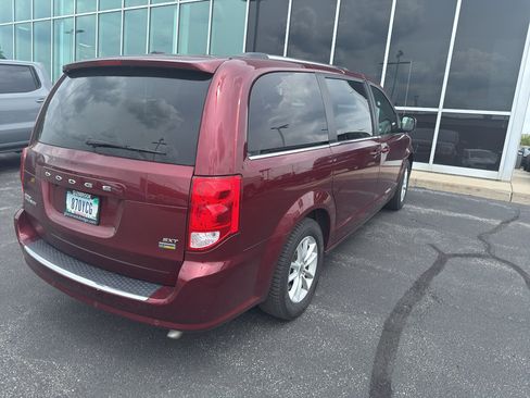 Used 2019 Dodge Grand Caravan SXT w/ Rear Park Assist Package FWD image 4