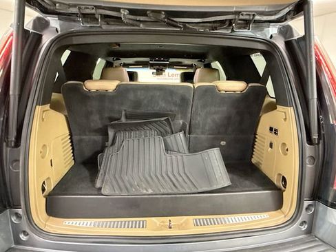 Used 2019 Cadillac Escalade Platinum image 30