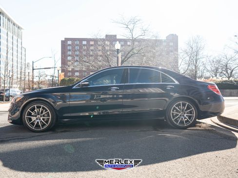 Used 2018 Mercedes-Benz S 560 Sedan w/ AMG Line Exterior image 4