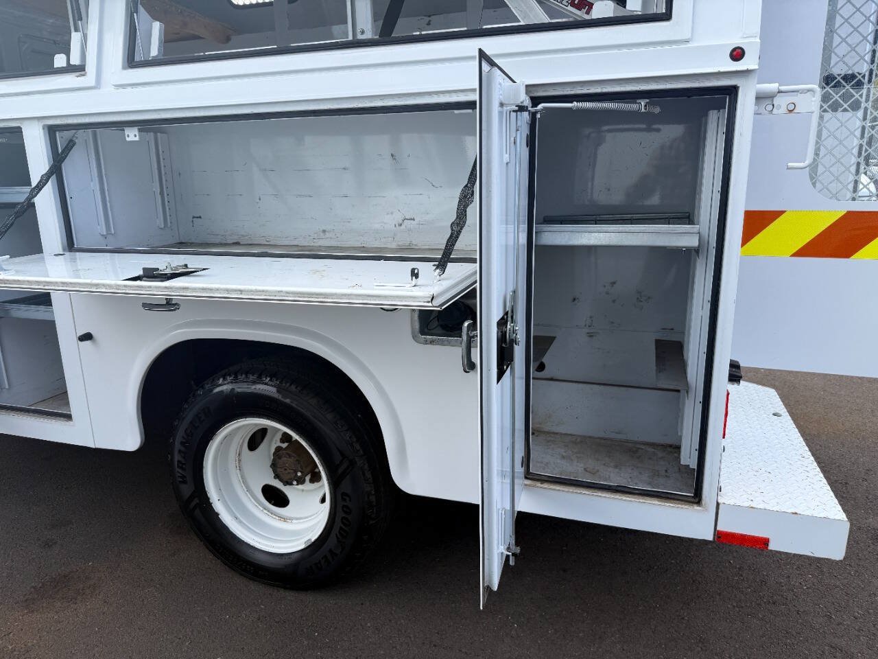 Used 2017 Ford E-350 and Econoline 350 Super Duty RWD image 26