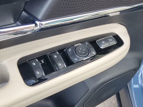 New 2026 Lincoln Corsair Premiere image 10