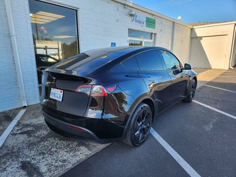 Used 2024 Tesla Model Y Long Range RWD image 5