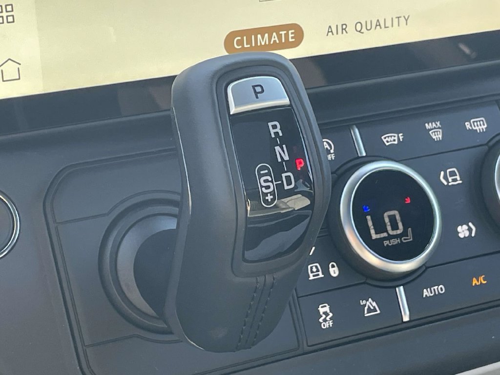 New 2026 Land Rover Defender 110 X-Dynamic SE AWD/4WD image 23