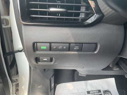 Used 2025 Nissan Sentra SV FWD image 21