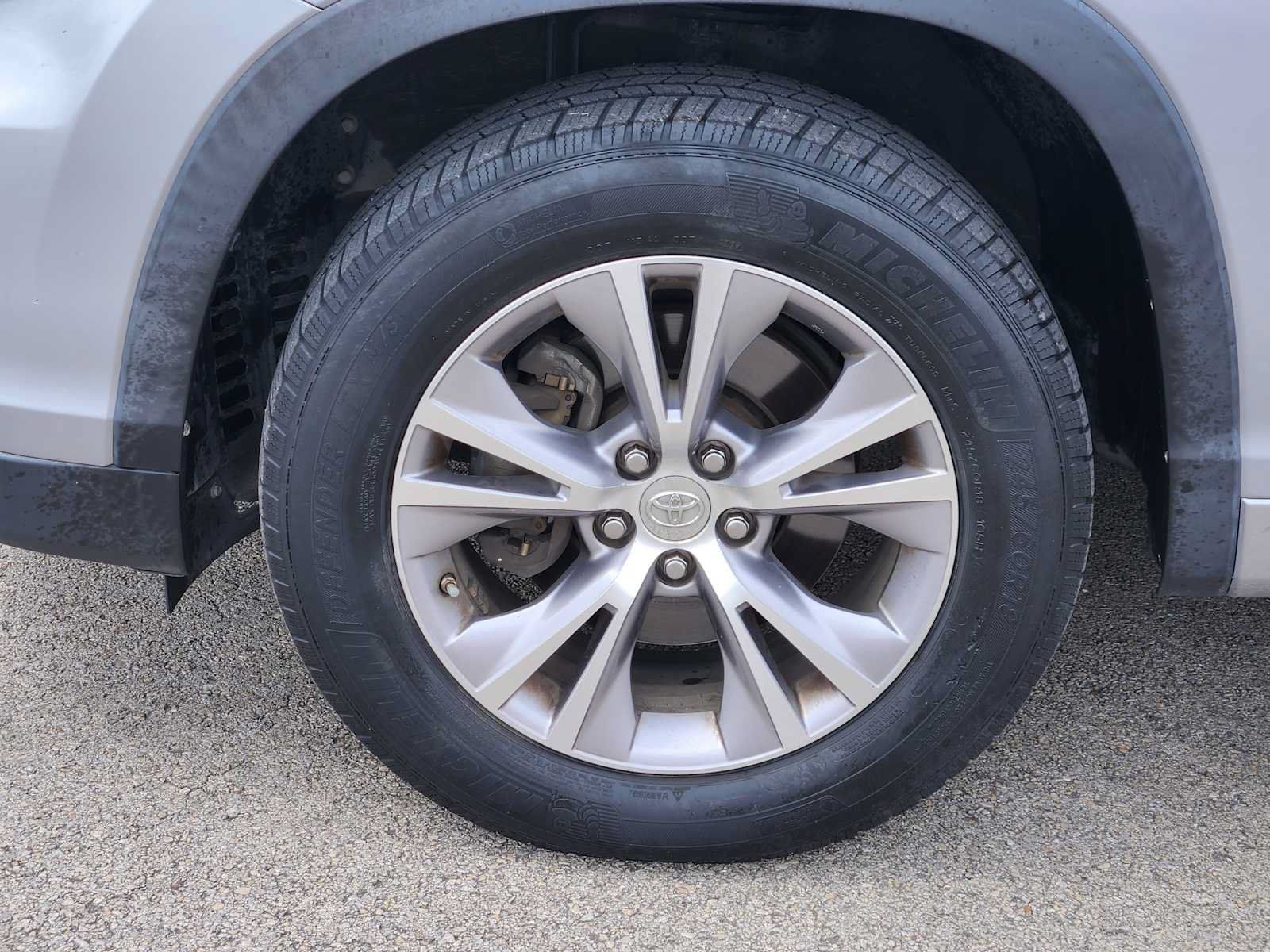 Used 2014 Toyota Highlander XLE FWD image 9