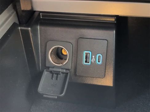 Used 2022 Ford Explorer ST image 31