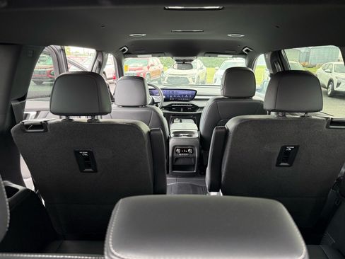 Used 2025 Buick Enclave Sport Touring w/ LPO, Floor Liner Package FWD image 18