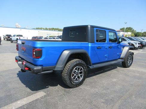 Used 2024 Jeep Gladiator Rubicon w/ Technology Group AWD/4WD image 6