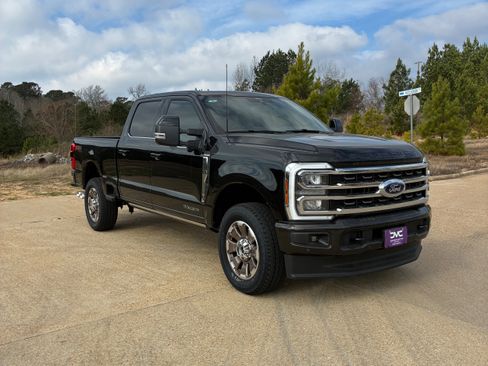 New 2025 Ford F350 King Ranch w/ FX4 Off-Road Package image 32