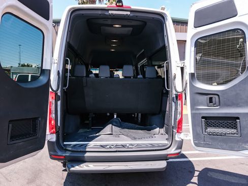 Used 2020 Mercedes-Benz Sprinter 2500 image 32